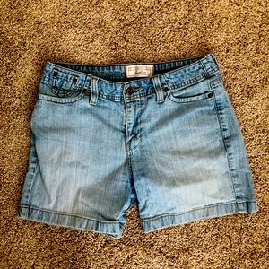 Levi’s Size 6 Jean Shorts